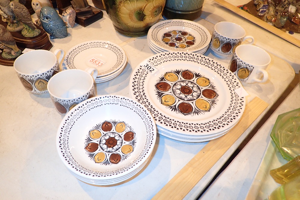 Four piece Broadhurst dinner set October pattern cups saucers plated bowls and dinner plates