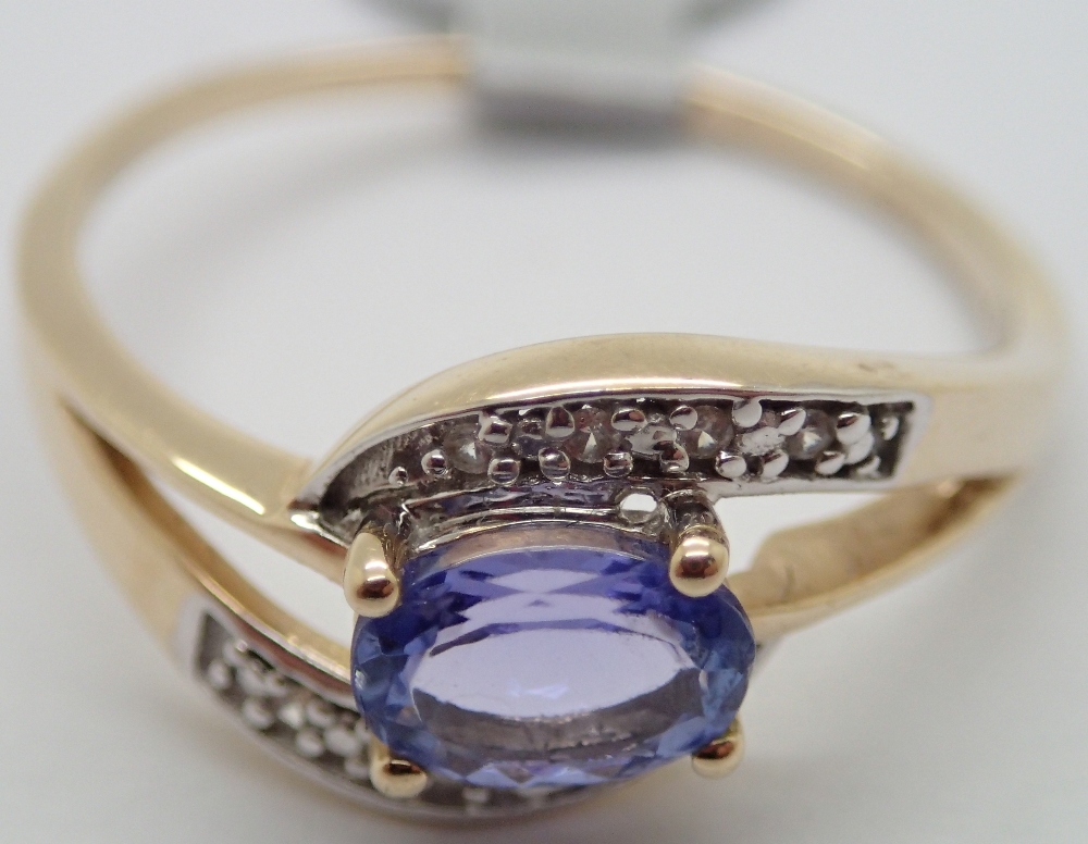 9ct gold tanzanite two diamond ring size S 2.