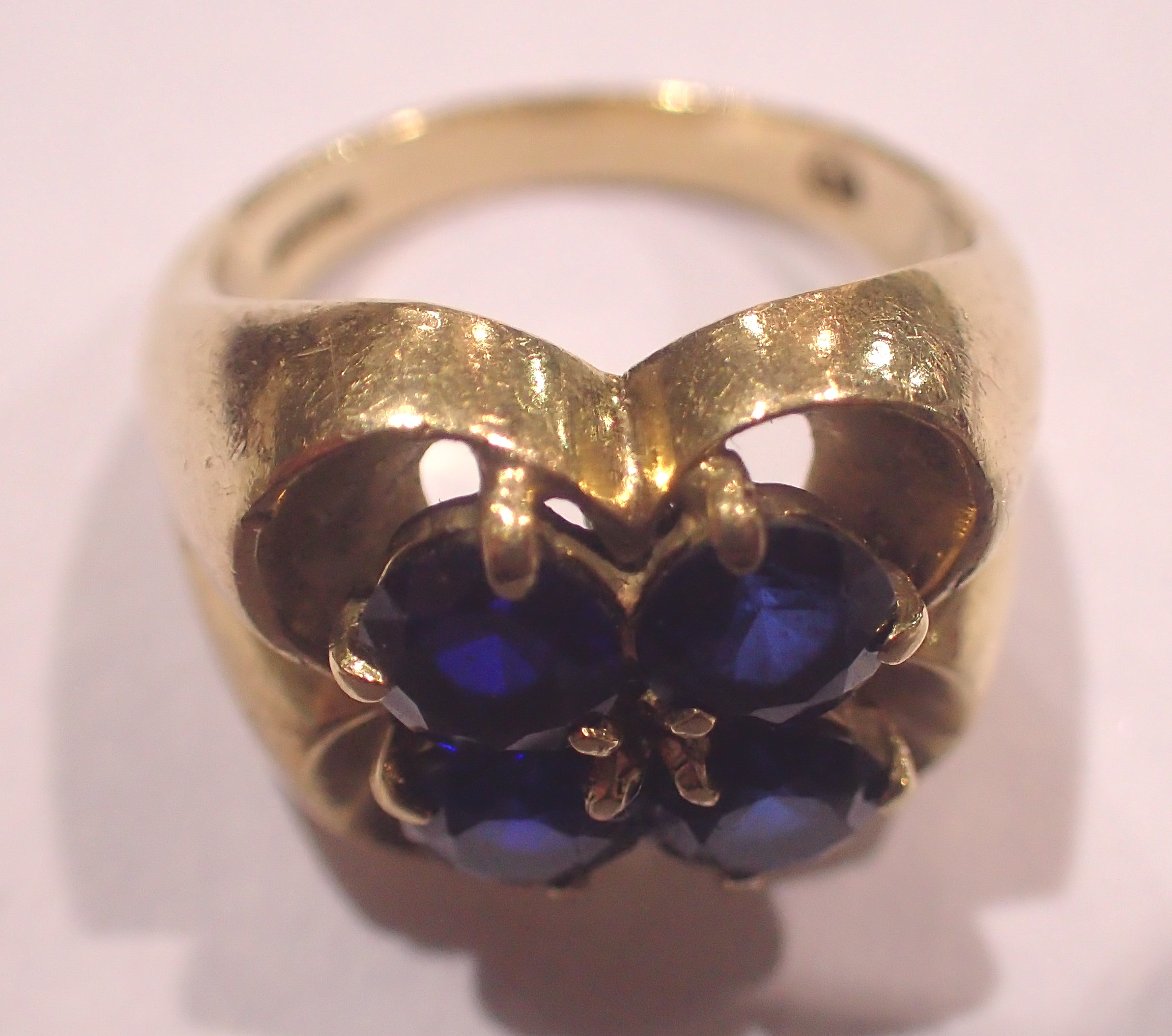 Heavy antique 9ct gold sapphire set ring size P 11. - Image 4 of 4