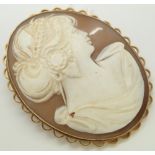 9ct gold mounted cameo brooch 16.