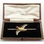 15ct gold pheasant brooch with a 9ct gold pin L: 6 cm 4.