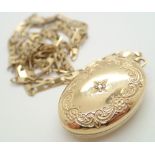 9ct gold locket on a 9ct gold chain (chain L: 45 cm) 6.6g L: 2.