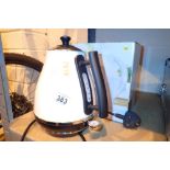 Two kettles and a Russell Hobbs blender CONDITION REPORT: All electrical items in