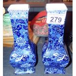 Pair of blue and white Shelley vases H: 20 cm