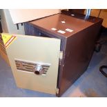 Diplomat D60 safe with key and instructions 39 x 45 x 56 cm H