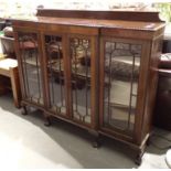 Large mahogany glass fronted breakfront bookcase with legs and claw feet L: 150 cm