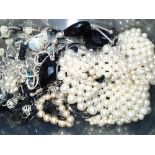 Mixed costume jewellery including faux pearls