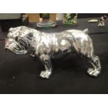 Large silver coloured resin Bulldog L: 48 cm