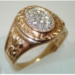 9ct gold ring set with diamonds size T 5.6g. P&P group 1 (£16 for the first item and £1.50 for