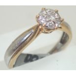 18ct gold fancy cluster diamond ring. P&P group 1 (£16 for the first item and £1.50 for subsequent