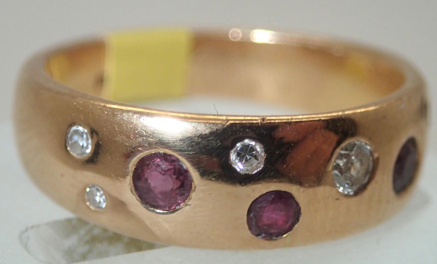 Vintage 18ct gold, ruby and diamond heavy set ring 7.5g (rubover setting) size O. P&P group 1 (£16