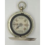 White metal vintage pocket compass. Working at lotting up. P&P group 1 (16 for the first item and £
