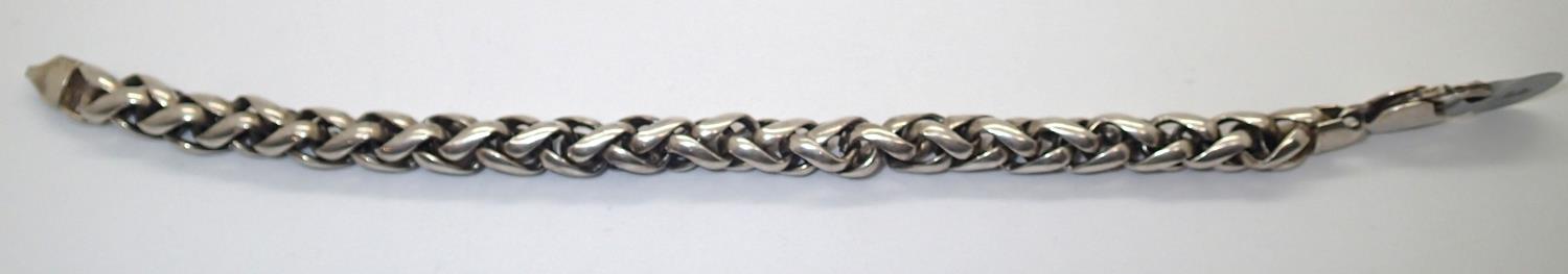 Silver heavy link bracelet. P&P group 1 (£16 for the first item and £1.50 for subsequent items)