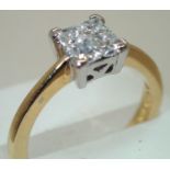 An 18ct gold and princess cut diamond engagement ring of 0.5cts, size L/M, 4.0g. P&P group 1 (£16