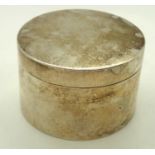 Vintage solid silver Chinese pot with Wingnam & Co, Hong Kong mark to base, approximately 90g.