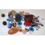 Loose gemstones: mixed stones including opal. P&P group 1 (£16 for the first item and £1.50 for