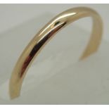 9ct gold wedding band size Q 1.3g. P&P group 1 (£16 for the first item and £1.50 for subsequent