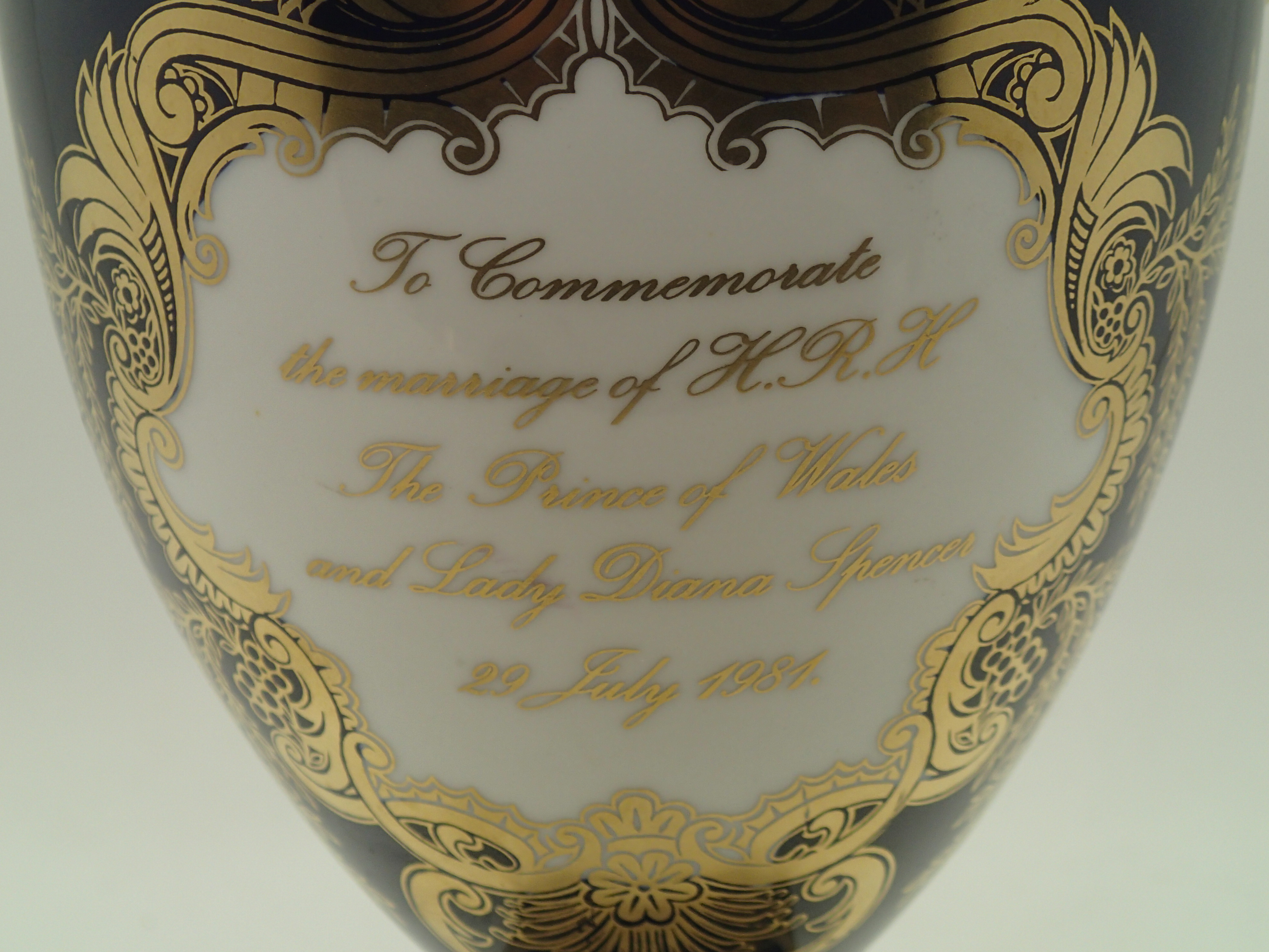 Coalport St Paul's Cathedral Prince of Wales Royal Wedding covered twin handled urn H: 32 cm. P&P - Image 2 of 3