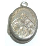 Sterling silver vintage opal locket, locket H: 25 mm. P&P group 1 (£16 for the first item and £1.