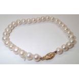 Genuine pearl bracelet set with a 14ct gold clasp L: 20 cm. P&P group 1 (£16 for the first item