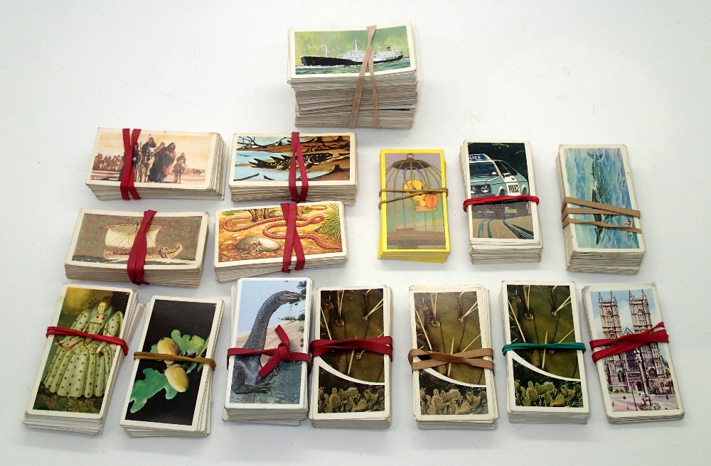 Various loose part sets of cigarette and tea cards. P&P group 1 (£16 for the first item and £1.50