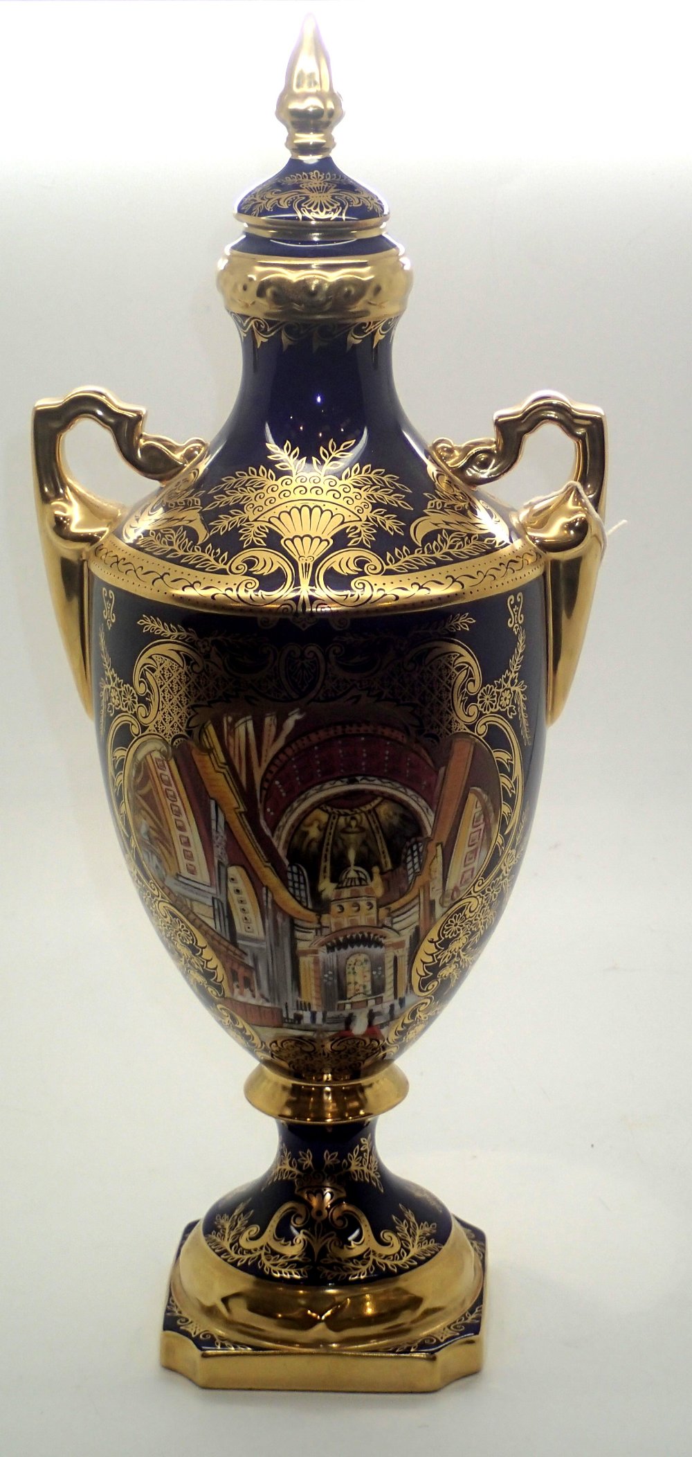 Coalport St Paul's Cathedral Prince of Wales Royal Wedding covered twin handled urn H: 32 cm. P&P