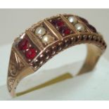 Ladies 9ct gold antique garnet and pearl ring size M. P&P group 1 (£16 for the first item and £1.