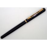 Waterman black and gold plated cartridge fountain pen. P&P group 1 (£16 for the first item and £1.50
