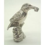 Hallmarked silver Kingfisher with fish London assay 1981, maker TCJ H: 34 mm. P&P group 1 (£16 for