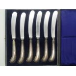 Cased set of pistol handled butter knives, presumed silver, by APIS Sheffield. P&P group 2 (£20