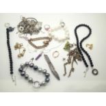 Quantity of mixed jewellery. P&P group 1 (£16 for the first item and £1.50 for subsequent items)