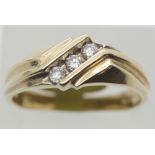 Gents American 14ct gold three stone diamond ring (approximately 0.36ct) P&P Group 1 (£14+VAT for