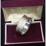 Boxed silver napkin ring, 10g. P&P Group 1 (£14+VAT for the first lot and £1+VAT for subsequent