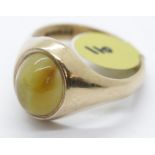 Gents 1970s tiger eye ring, size W, 6.5g. P&P Group 1 (£14+VAT for the first lot and £1+VAT for