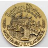 Brass commemorative table medal for the transfer of London Bridge to America, D: 7 cm. P&P Group