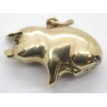 9ct gold 1970s pig charm, 1.9g. P&P Group 1 (£14+VAT for the first lot and £1+VAT for subsequent