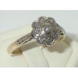 Vintage 18ct gold and flower head diamond ring, size N, 3.0g P&P group 1 (£16 for the first item and