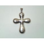 Large unusual silver cross pendant, H: 21 mm P&P group 1 (£16 for the first item and £1.50 for