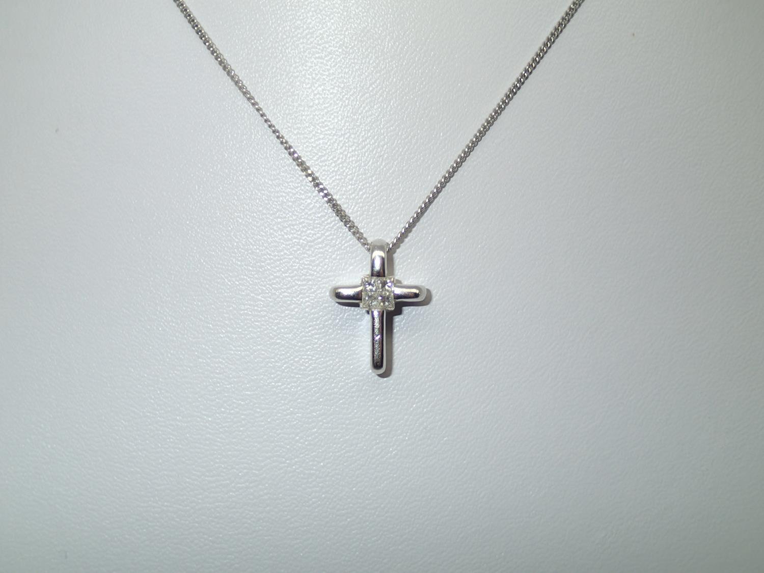 18ct white gold solid Princess cut diamond set cross on 18ct white gold necklace, approximately 0.