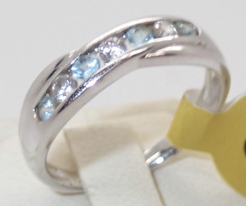 9ct gold fancy cubic zirconia ring, size K/L, 1.9g P&P group 1 (£16 for the first item and £1.50 for