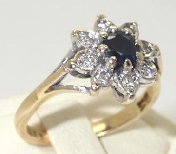 18ct gold sapphire and diamond cluster ring, size M, 3.9g P&P group 1 (£16 for the first item and £