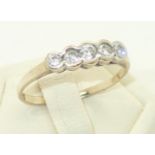 9ct gold five stone ring, size O/P, 1.8g P&P group 1 (£16 for the first item and £1.50 for