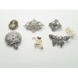 Seven costume jewellery brooches P&P group 1 (£16 for the first item and £1.50 for subsequent items)