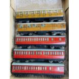 5x Hornby Dublo Passenger Coaches To Include: 2x LNER Teak, 3x BR Crimson - All Unboxed P&P group