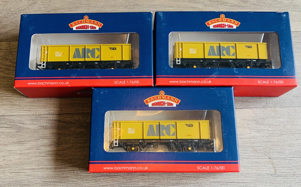 3x Bachmann 37-552A 46 Tonne PNA Box Mineral Wagon ARC Tiger Wagons - All Boxed P&P group 2 (£20 for