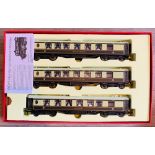 3x Hornby OO Gauge Pullman Passenger Car Coaches Brown/Cream Including Working Table Lamps -