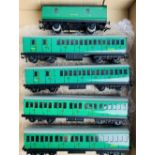 4x Hornby Dublo Southern Green Passenger Coaches & 1x Exley Southern 4 Wheel Baggage Car Coach -