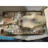 Boxed battery operated tank by Clim Leopardo model P&P group 2 (£20 for the first item and £2.50 for