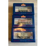 3x Bachmann OO Gauge BR 16 Ton Mineral Wagons Factory Weathered To Include: 2x 37-253A Grey, 1x 37-