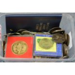 Box of mixed UK and worldwide coinage. P&P Group 1 (£14+VAT for the first lot and £1+VAT for